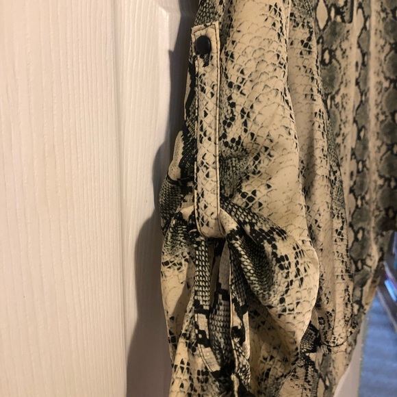 Daniel Rainn snakeskin shirt - Picture 3 of 3